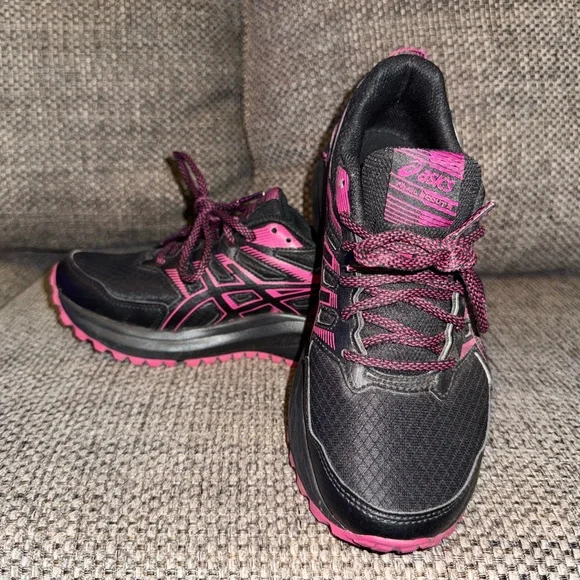 Size 7.5 Asics Women's Black and Pink Running Shoes - Picture 2 of 6